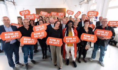 Op de website www.komuitjeschuld.nl delen de schuldenambassadeurs hun ervaringen.